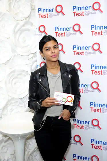 Meeka Hossain, Pinnertest ile